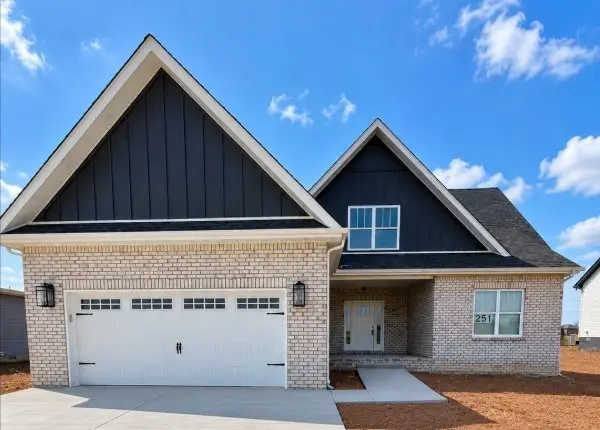 230 Low Plains Ln, Clarksville, TN 37043