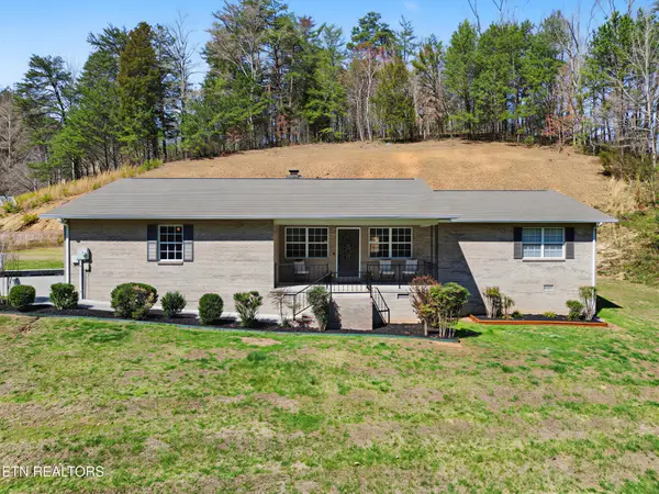 786 Pine Mountain Rd, Pigeon Forge, TN 37863