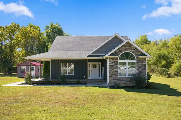 1017 Glendale Dr, Dickson, TN 37055