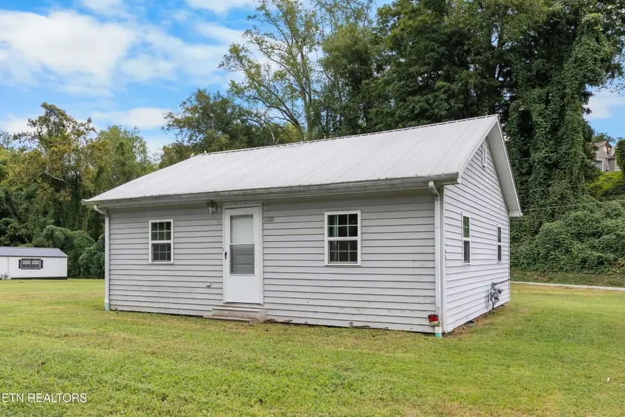 1208 Old Roane St, Harriman, TN 37748 - #3