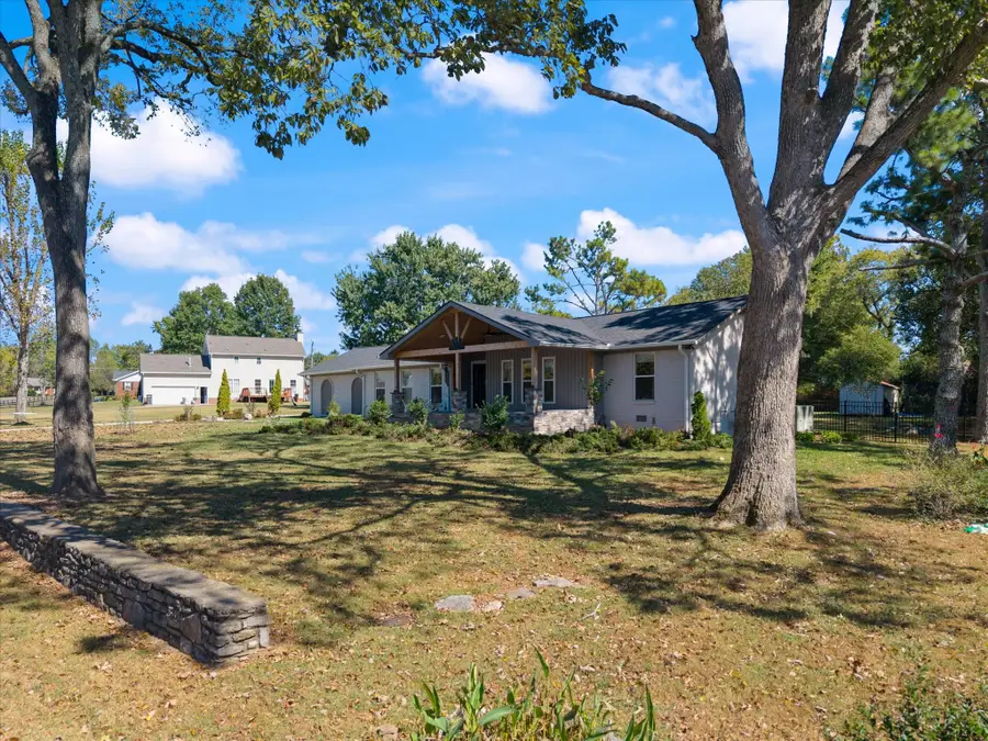 1037 S Brookside Dr, Gallatin, TN 37066 - #2