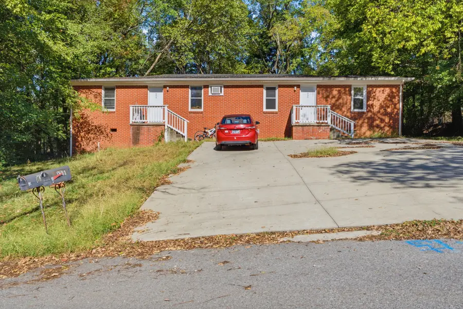896 Locust Dr, Clarksville, TN 37040 - #2