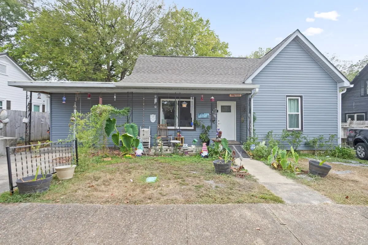 210 Jefferson St, Fayetteville, TN 37334 - #1
