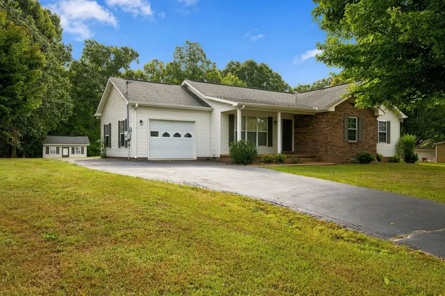 103 W Dell Rd, Dickson, TN 37055 - #2