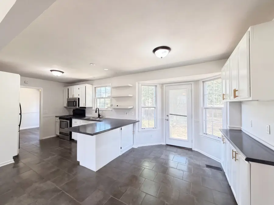 1122 Tobacco Rd, Clarksville, TN 37042 - #2