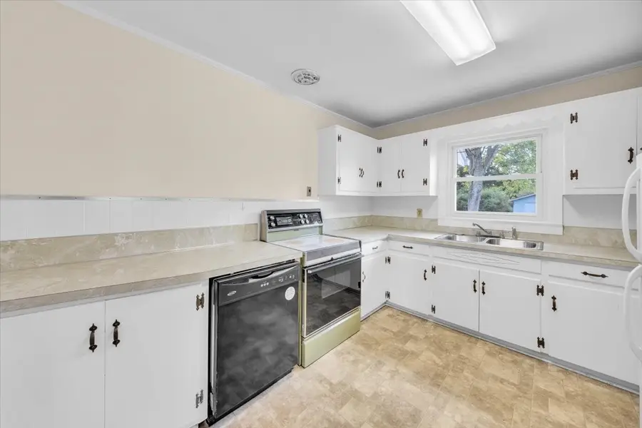 610 Henley St, Manchester, TN 37355 - #3