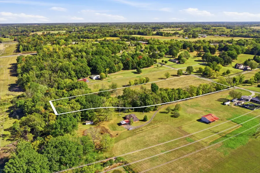 5562 Stacy Springs Rd, Springfield, TN 37172 - #2