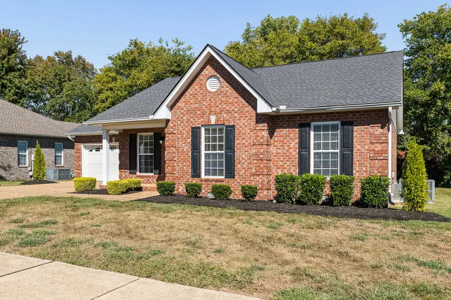 614 Lilycrest Dr, Gallatin, TN 37066 - #2