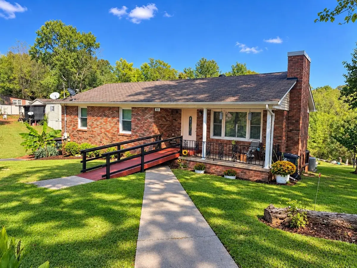 305 Third Ave, Collinwood, TN 38450 - #1