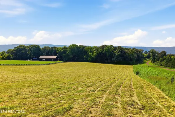 909 County Rd, Etowah, TN 37331