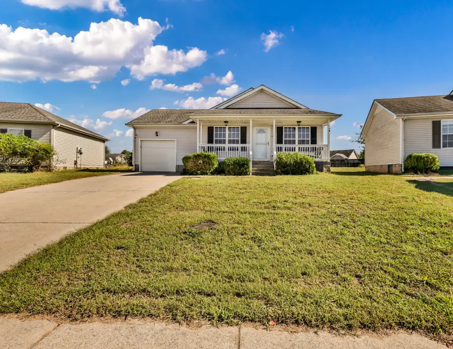 548 Oakmont Dr, Clarksville, TN 37042 - #2