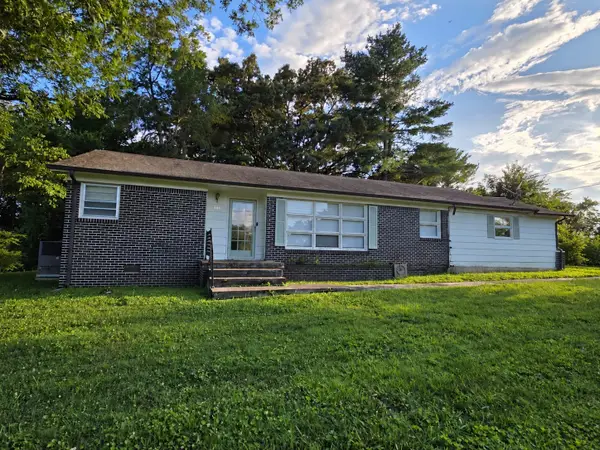 300 Edgewater Dr, Winchester, TN 37398