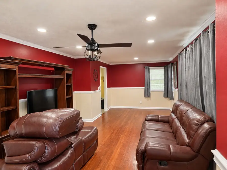 300 Edgewater Dr, Winchester, TN 37398 - #2