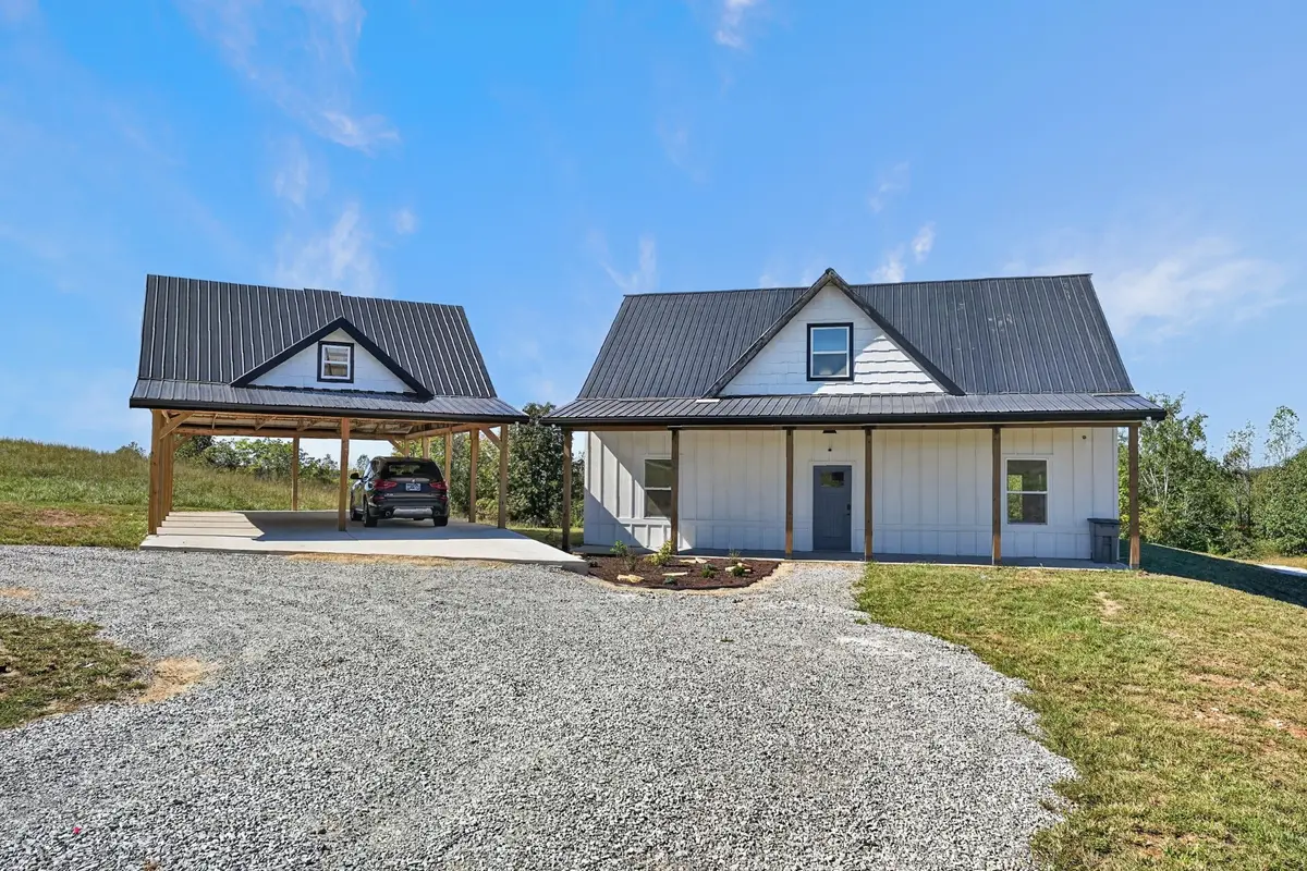 689 Amonett Cir, Byrdstown, TN 38549 - #1