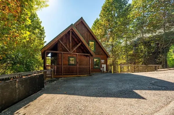 4445 Forest Vista Way, Pigeon Forge, TN 37863