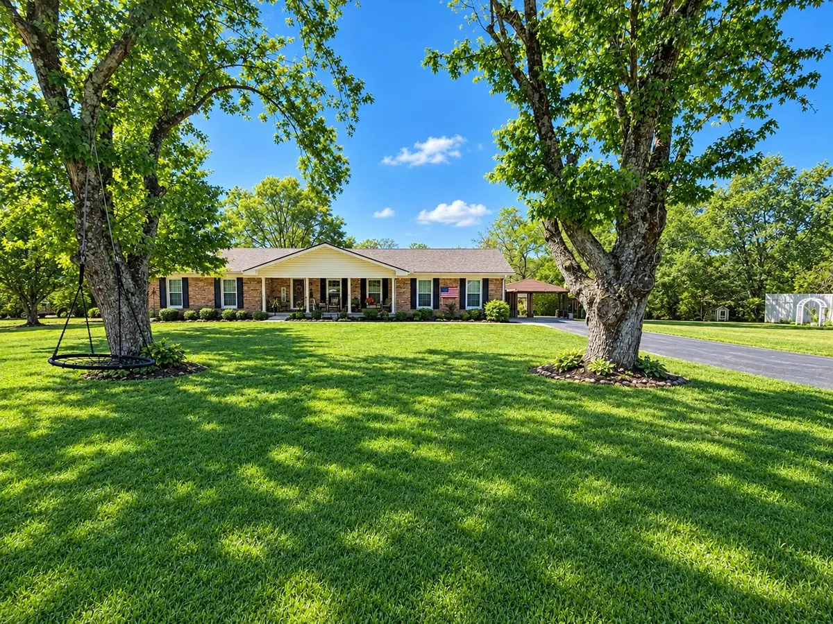 104 Cotton St, Gallatin, TN 37066 - #1