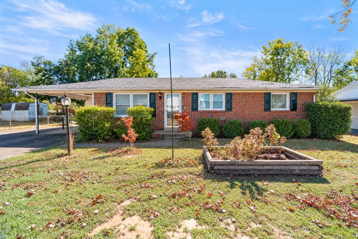 205 Jackson St, Lawrenceburg, TN 38464 - #1