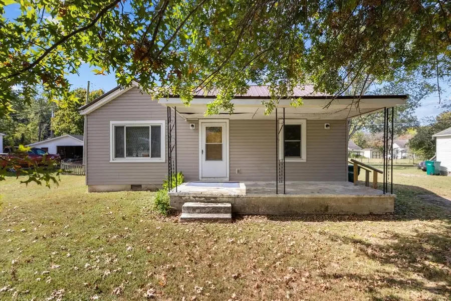 106 Park Cir, Waverly, TN 37185 - #2