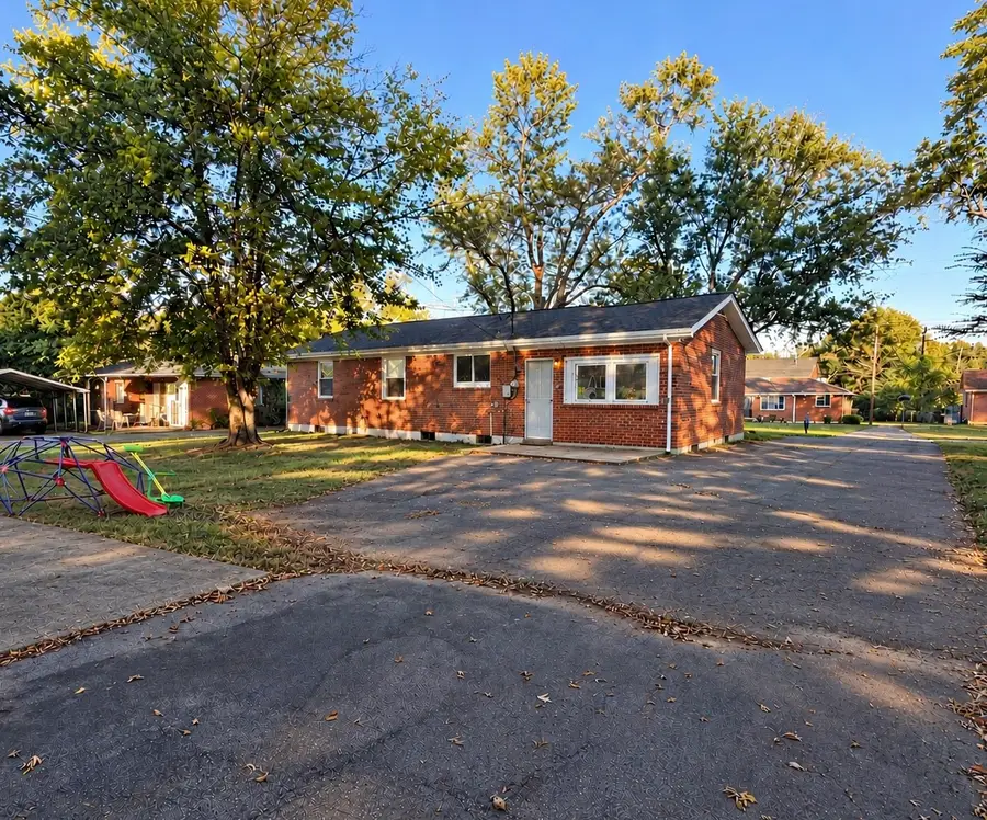 808 Glendale Dr, Clarksville, TN 37043 - #2