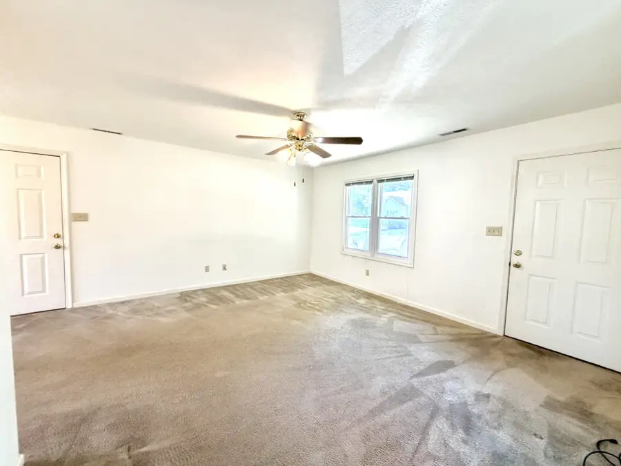 581 Foxfield Rd, Hopkinsville, KY 42240 - #3