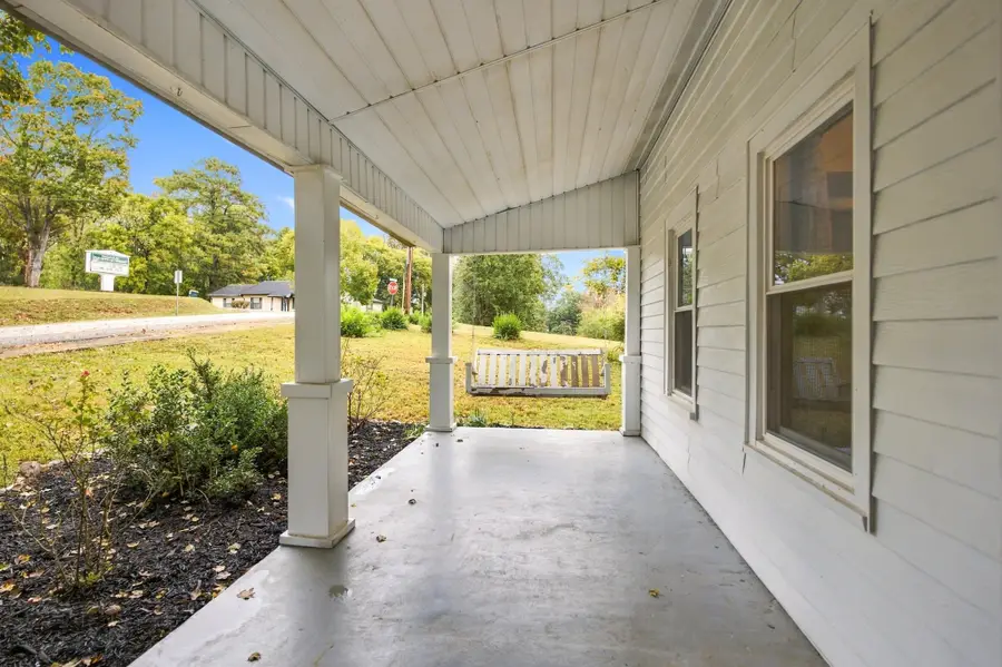 606 Thomas Ave, Cumberland City, TN 37050 - #2