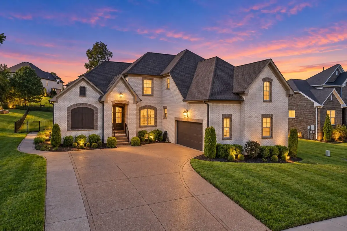 285 Crooked Creek Ln, Hendersonville, TN 37075 - #1