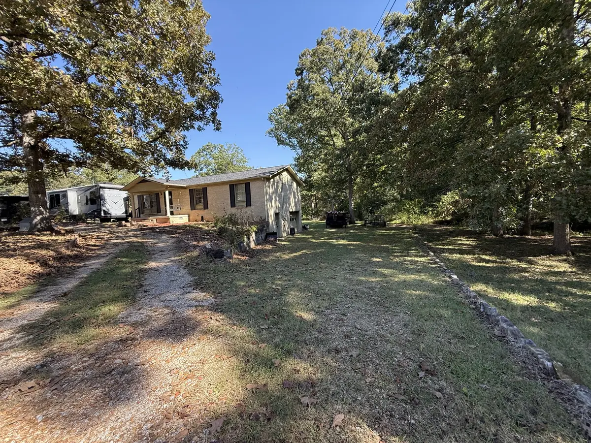 749 Oakland Dr, New Johnsonville, TN 37134 - #1