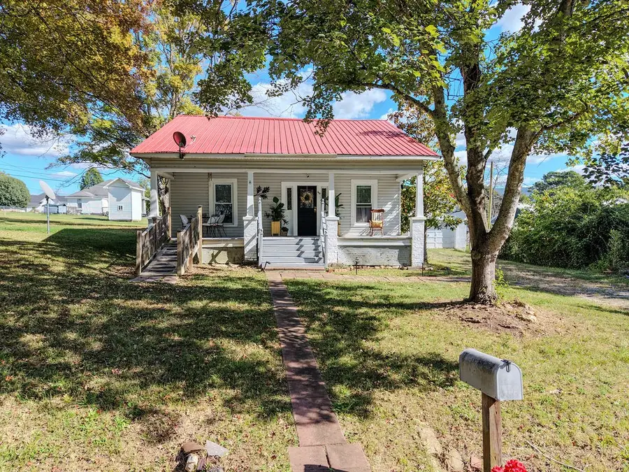 619 Indiana Ave, Etowah, TN 37331 - #2