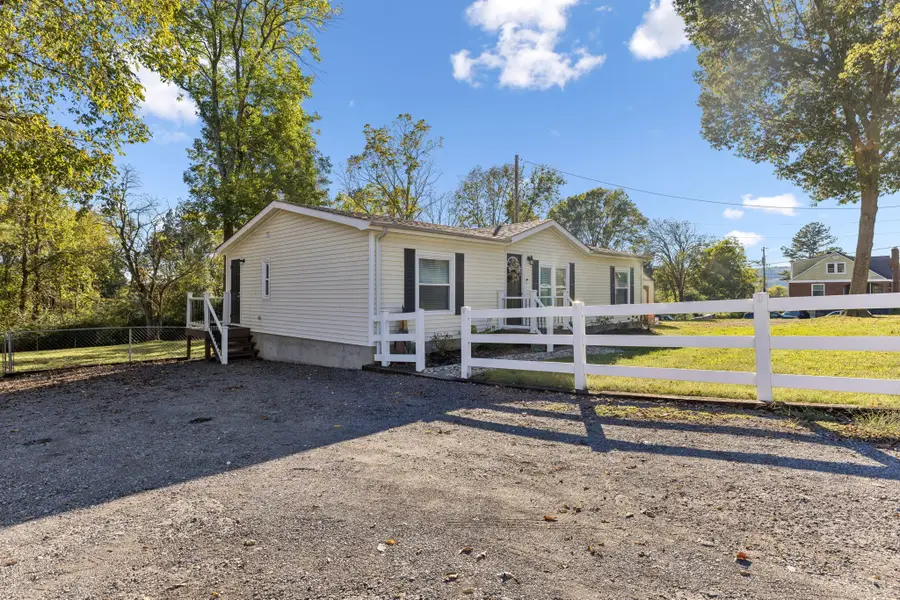 118 E Elm St, Ashland City, TN 37015 - #3