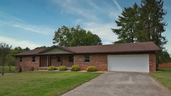 935 Devon Cir, Maryville, TN 37804