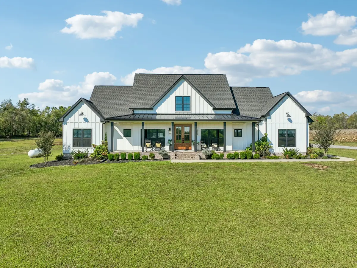 337 Oakdale Rd, Westmoreland, TN 37186 - #1