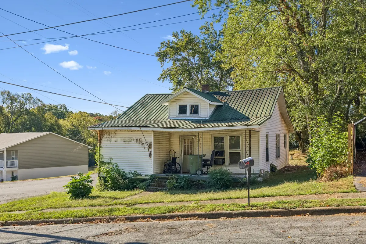 431 Parkes St, Lawrenceburg, TN 38464 - #1