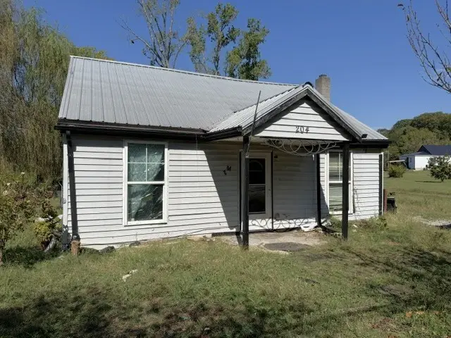 204 Walker St, McMinnville, TN 37110 - #1