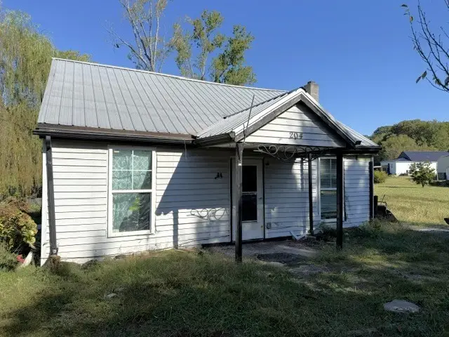 204 Walker St, McMinnville, TN 37110 - #2