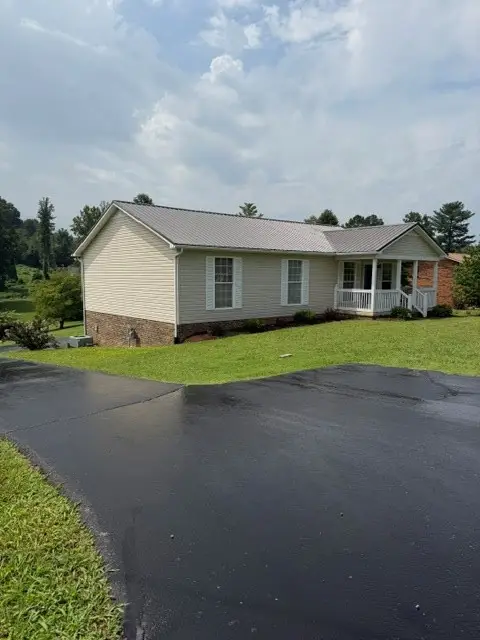 208 Valley St, Sparta, TN 38583 - #1