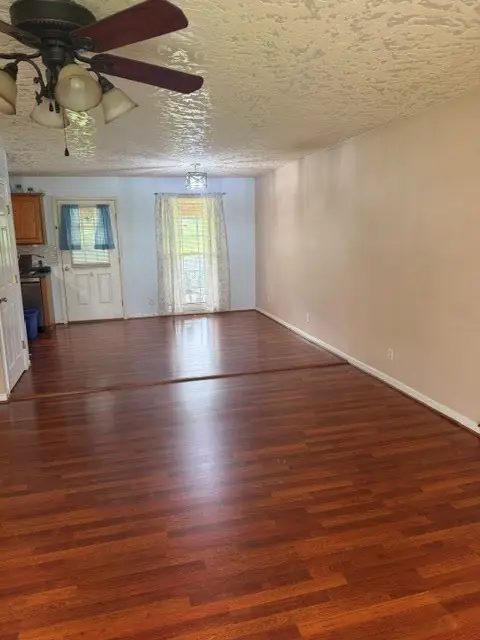 208 Valley St, Sparta, TN 38583 - #3