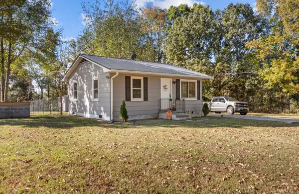 3735 Old Nashville Hwy, Mc Ewen, TN 37101
