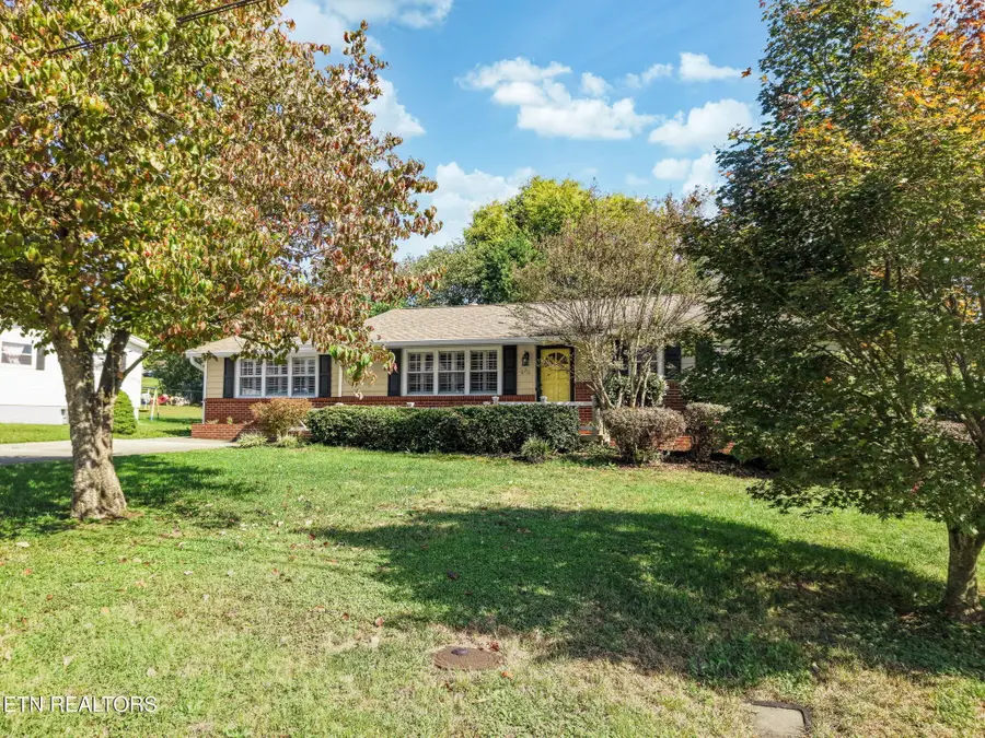 5620 Scenichills Rd, Knoxville, TN 37912 - #2