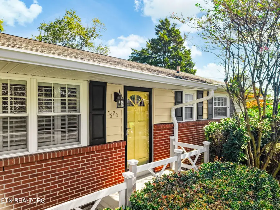 5620 Scenichills Rd, Knoxville, TN 37912 - #3