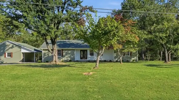 185 Lakeside Dr, Estill Springs, TN 37330