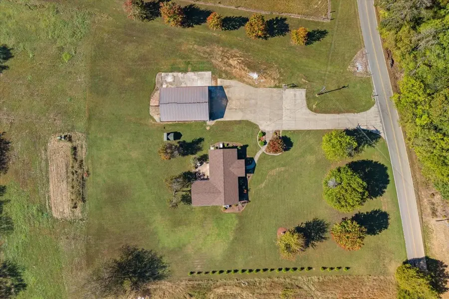 359 Ogden Rd, Waverly, TN 37185 - #2