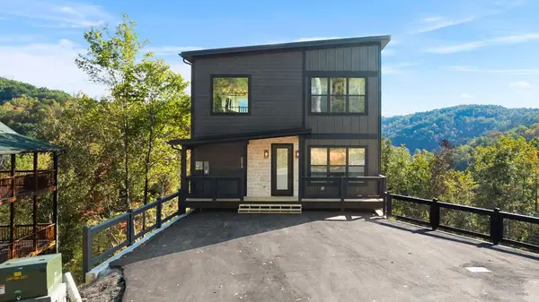 2213 Legend Dr, Sevierville, TN 37876