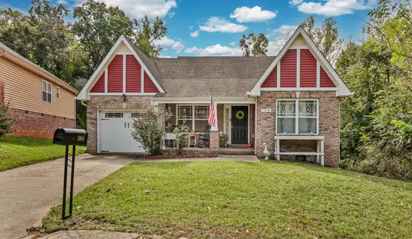 1004 Sunset Dr, Clarksville, TN 37040