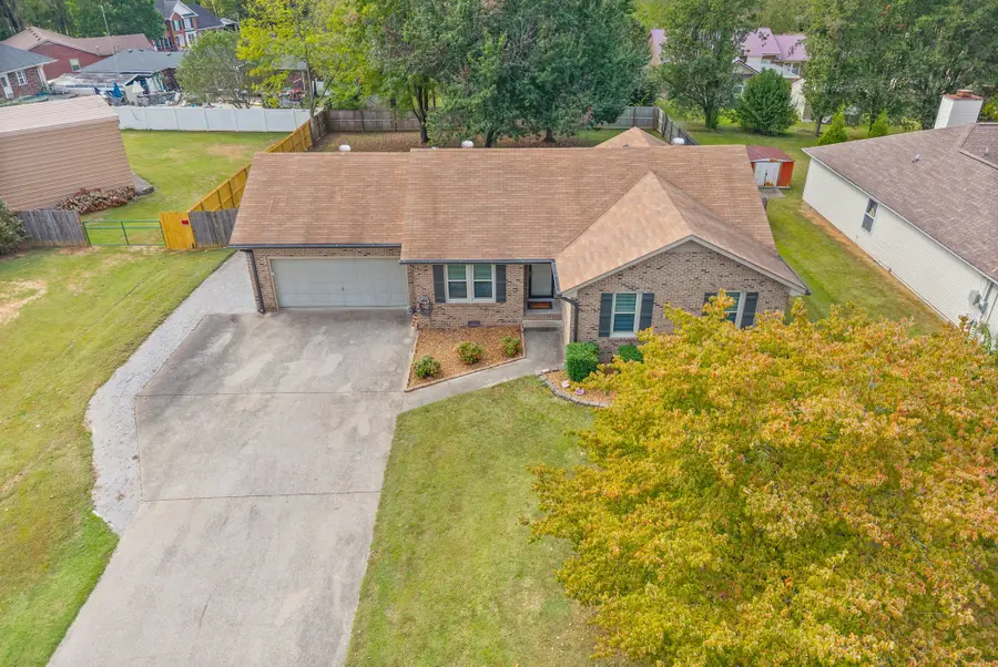 1404 S Shadowlawn Ct, Clarksville, TN 37040 - #2