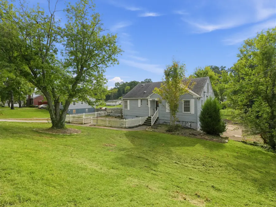 1404 Charles Dr, Knoxville, TN 37918 - #2