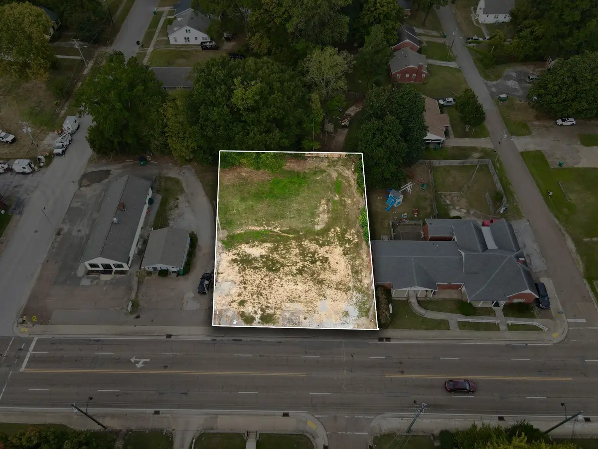 935 N Highland Ave, Jackson, TN 38301 - #1