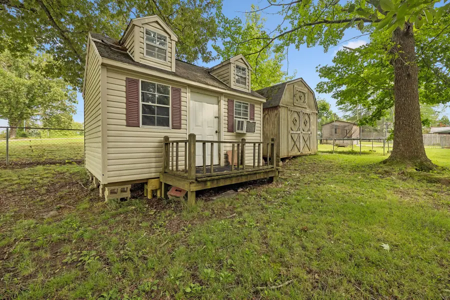 208 Church St S, McEwen, TN 37101 - #2