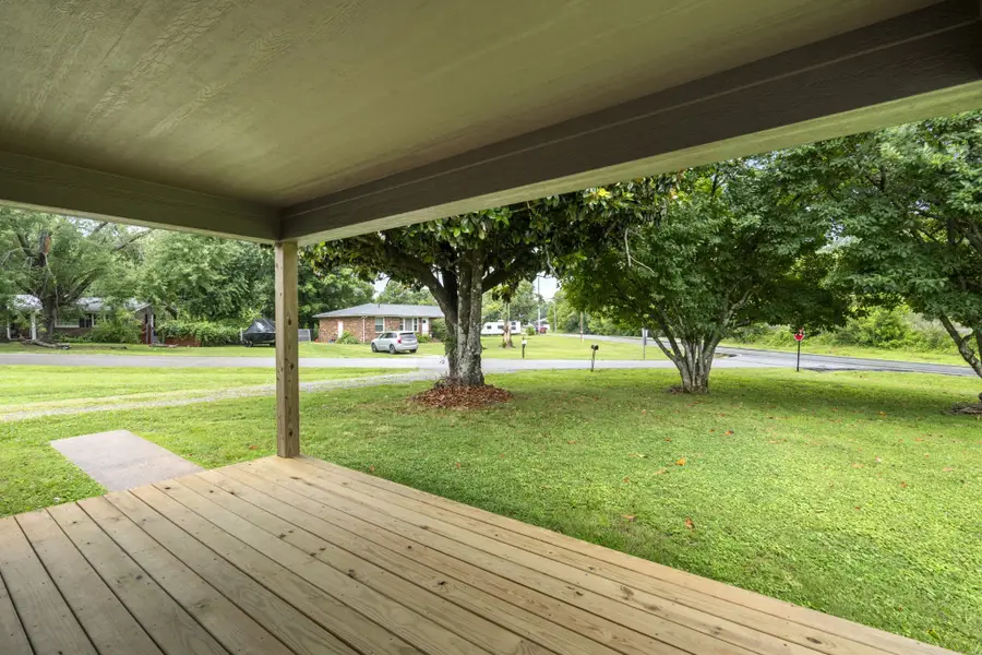 1156 Chestnut Dr, Burns, TN 37029 - #2