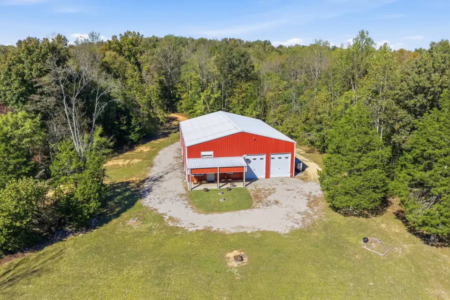 135 Regina Ln, Hohenwald, TN 38462 - #2
