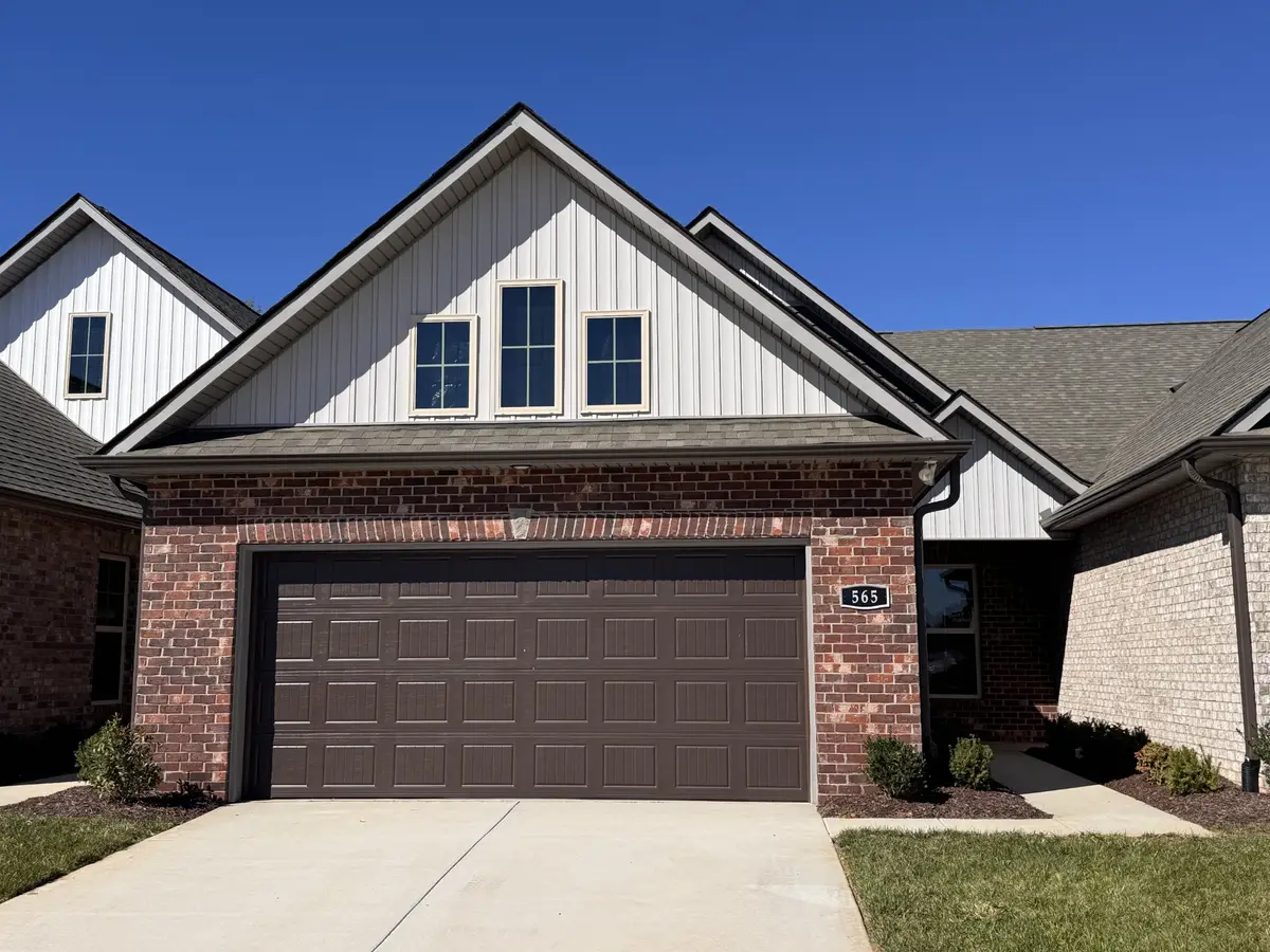 565 W Foxrun, Springfield, TN 37172 - #1